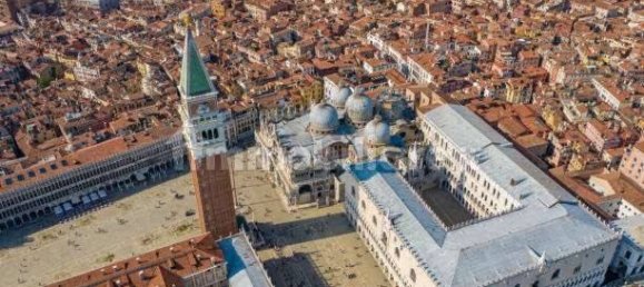 Коммерческая недвижимость с 2 комнатами в Венеция, Италия № 61828 23