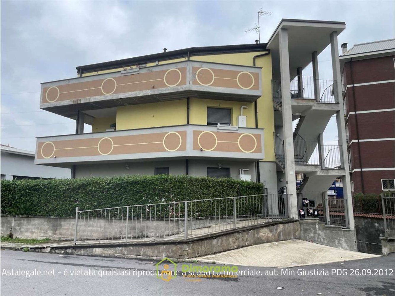 Квартира с 3 комнатами в Карнате, Италия № 8844