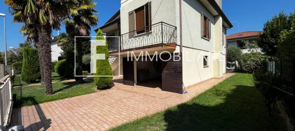 8 rooms House in Jesolo, Italy No. 171169 3