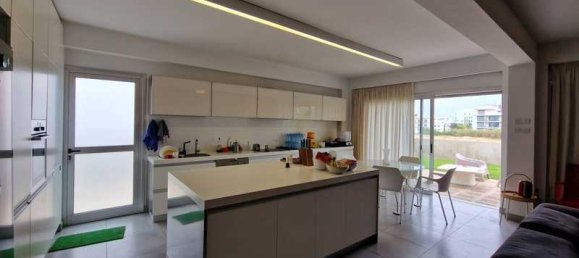 Villa de 4 dormitorios en Germasogeia, Cyprus No. 11888 2