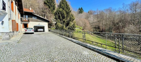 Вилла с 6 комнатами в Биелла, Италия № 37744 9