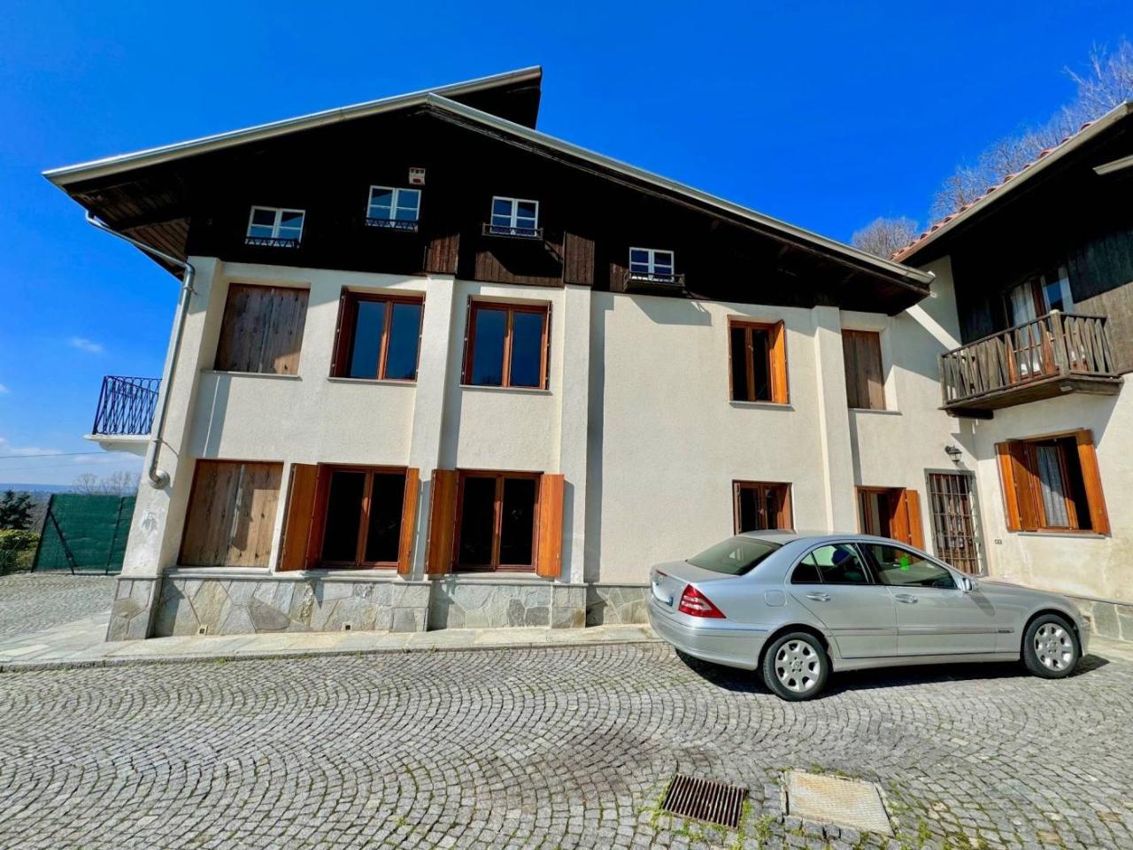 Вилла с 6 комнатами в Биелла, Италия № 37744