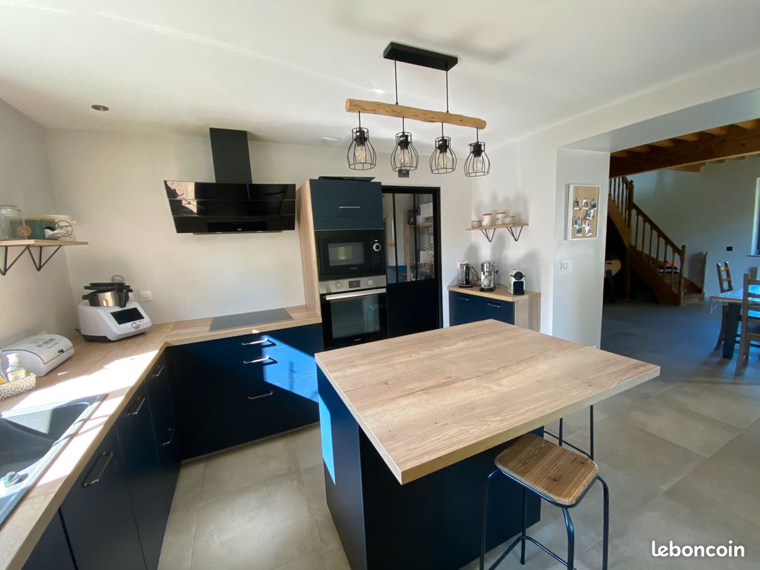 6 bedrooms House in Isere, France No. 335279