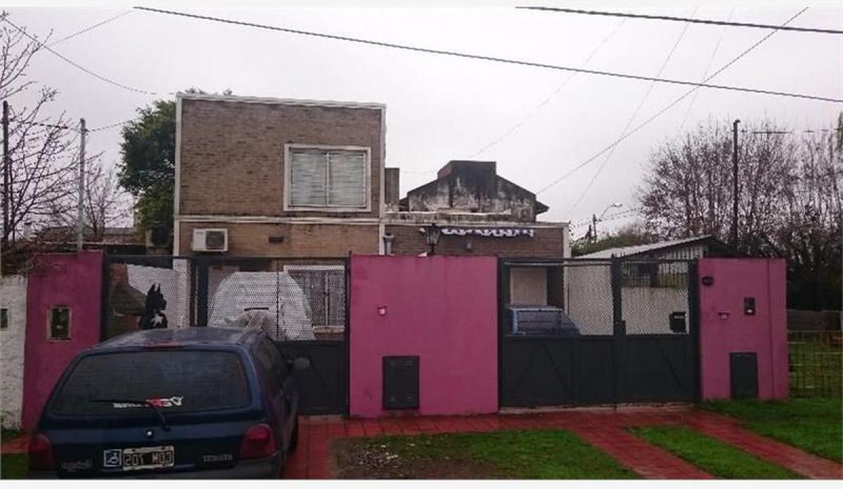 2 bedrooms House in Ituzaingo, Argentina No. 59443