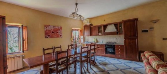 Квартира с 6 комнатами в Монтепульчано, Италия № 140669 2