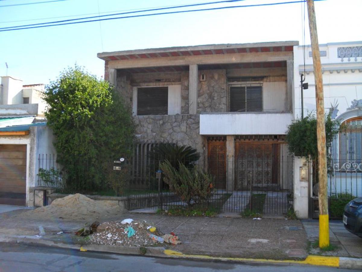 4 bedrooms House in Moron, Argentina No. 65710