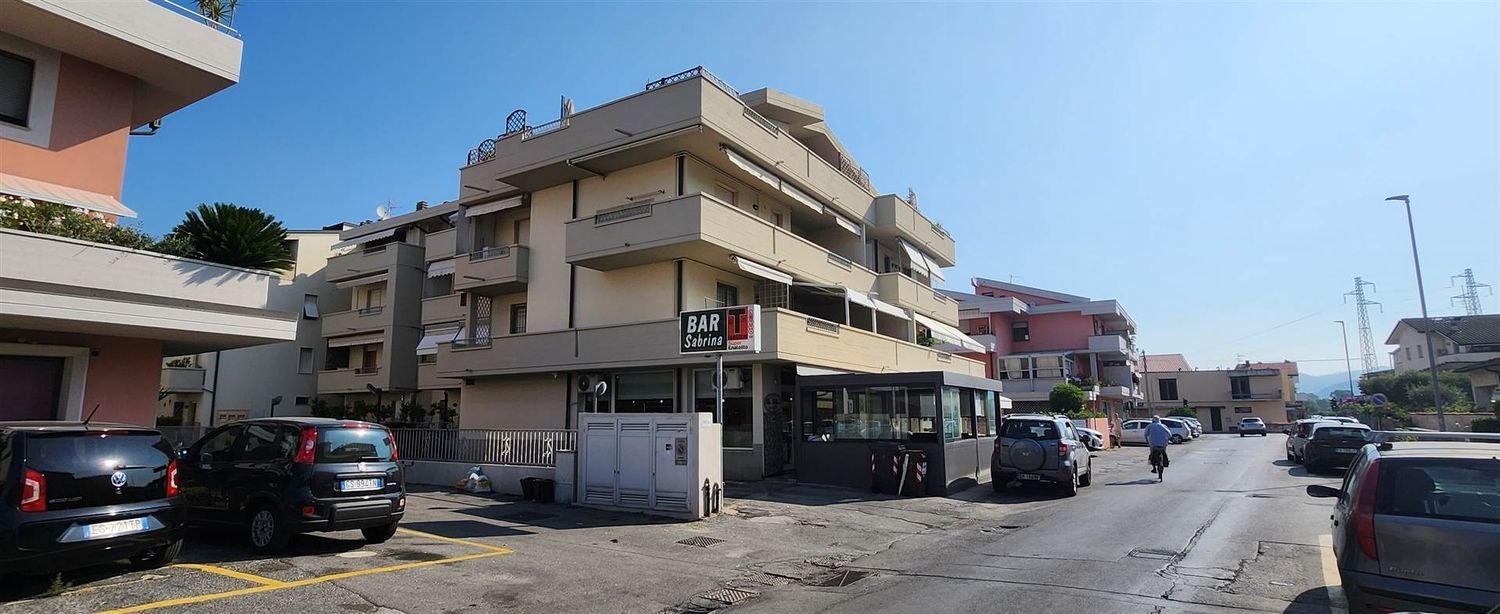 6 rooms Apartment in Viareggio, Italy No. 46365