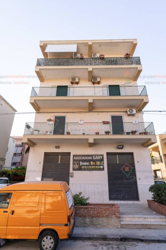 5غرفة عقار تجاري في Syracuse, Italy رقم 298166