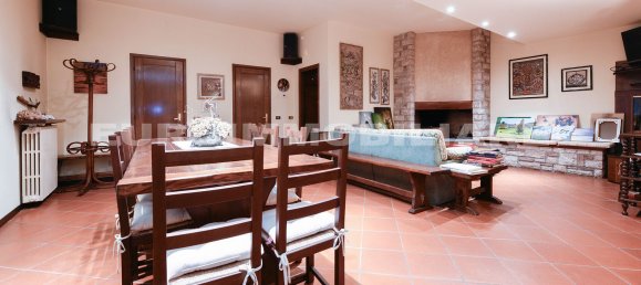 3 bedrooms Villa in Brescia, Italy No. 72880 21