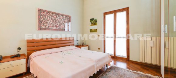 3 bedrooms Villa in Brescia, Italy No. 72880 12