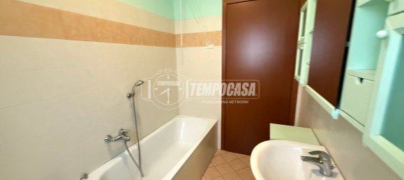3-salle Appartement à Rozzano, Italy No. 339080 25
