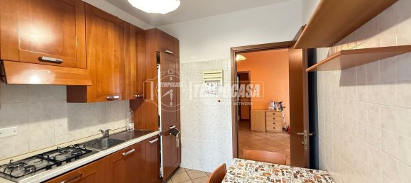3-salle Appartement à Rozzano, Italy No. 339080 13