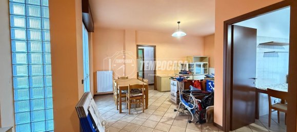 3-salle Appartement à Rozzano, Italy No. 339080 4
