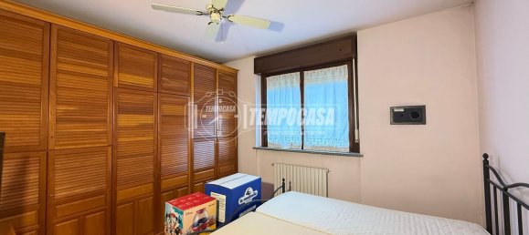 3-salle Appartement à Rozzano, Italy No. 339080 16