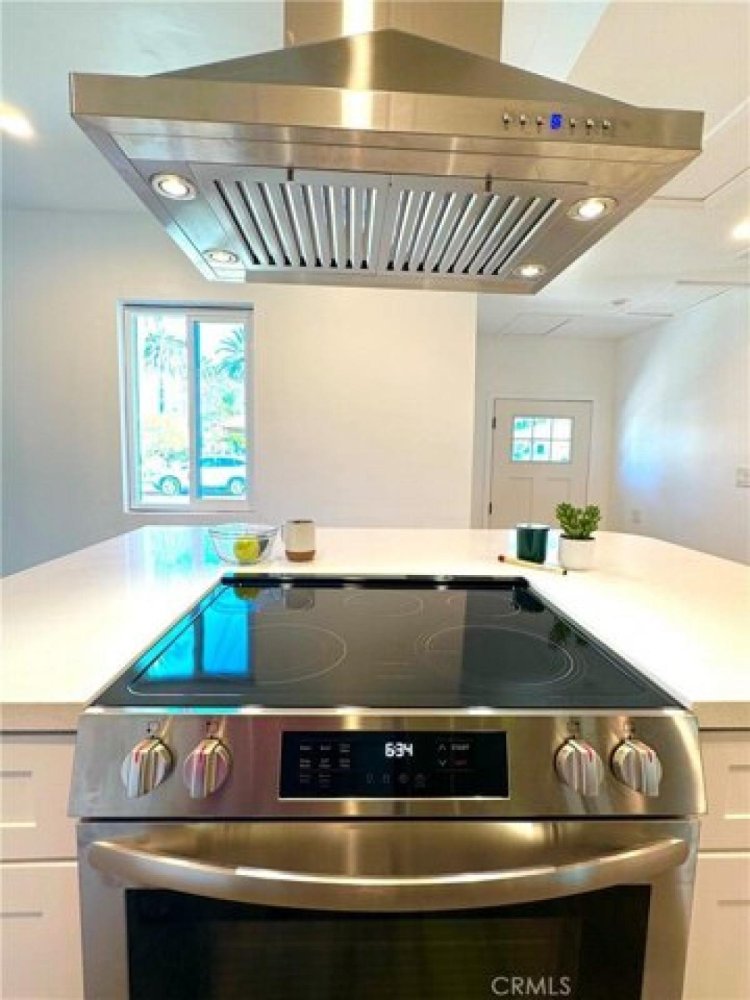 Дом с 6 спальнями в Лонг-Бич, США № 377285