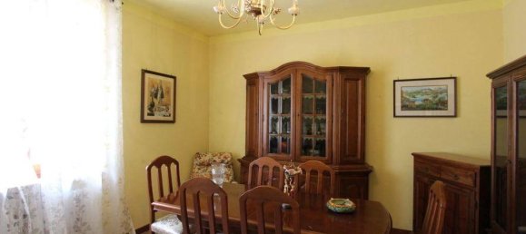 8 rooms Apartment in Chiusi, Italy No. 168128 2