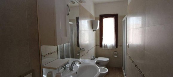 8 rooms Apartment in Chiusi, Italy No. 168128 9