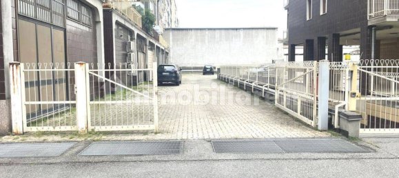 Коммерческая недвижимость с 2 комнатами в Турин, Италия № 375267 14