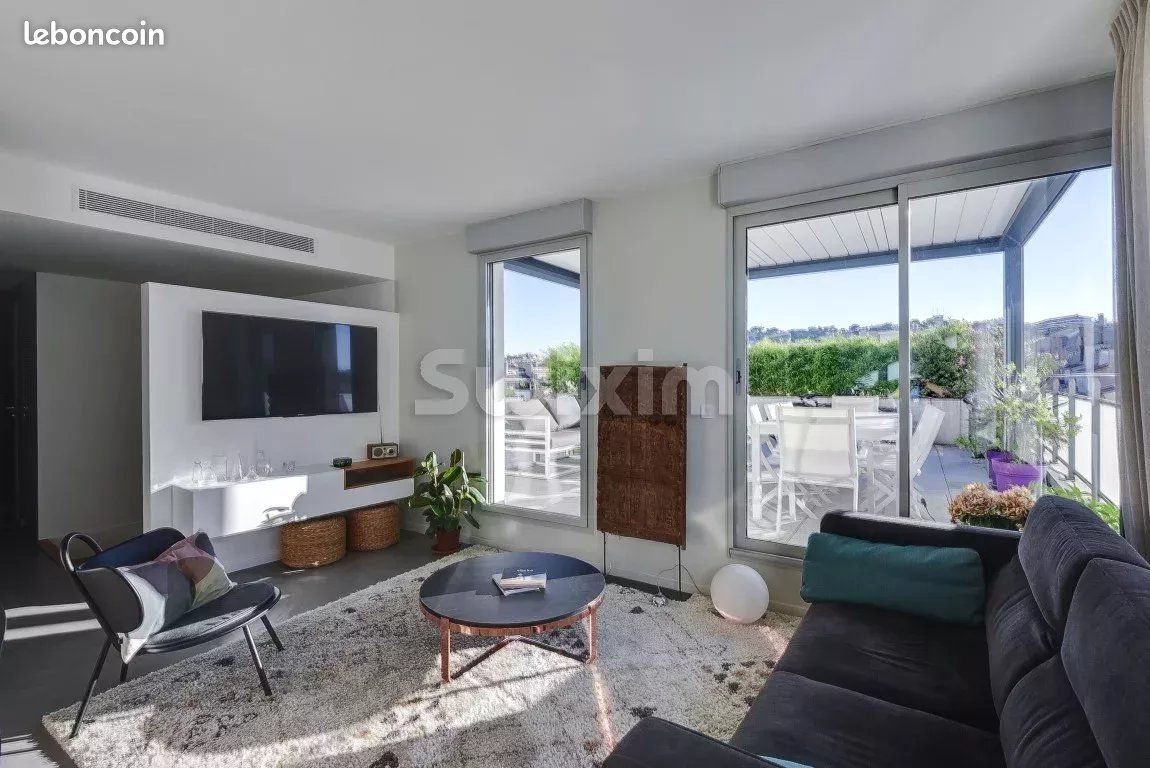 3 bedrooms Apartment in Rhone, France No. 339102