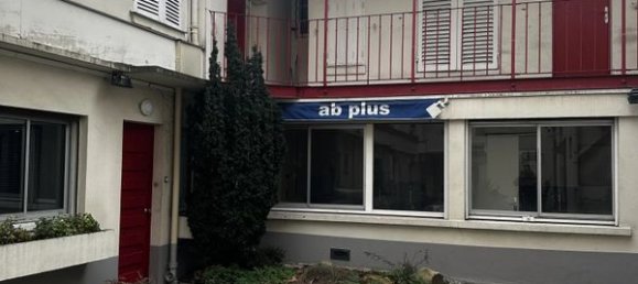 1 bedroom Apartment in Neuilly-sur-Seine, France No. 134891 2