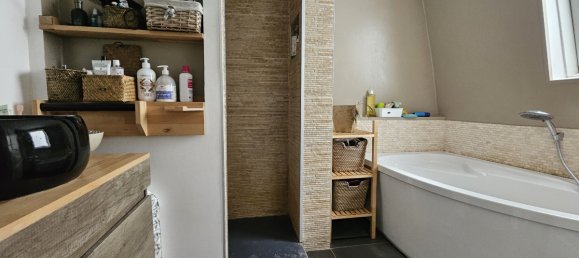 2 bedrooms House in Leers, France No. 53339 6