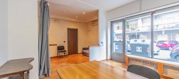 35m² Commercial property in Rome, Italy No. 353089 2