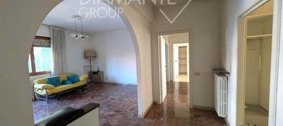 3 Schlafzimmer Wohnung in Chiusi, Italy, Nr. 352771 2
