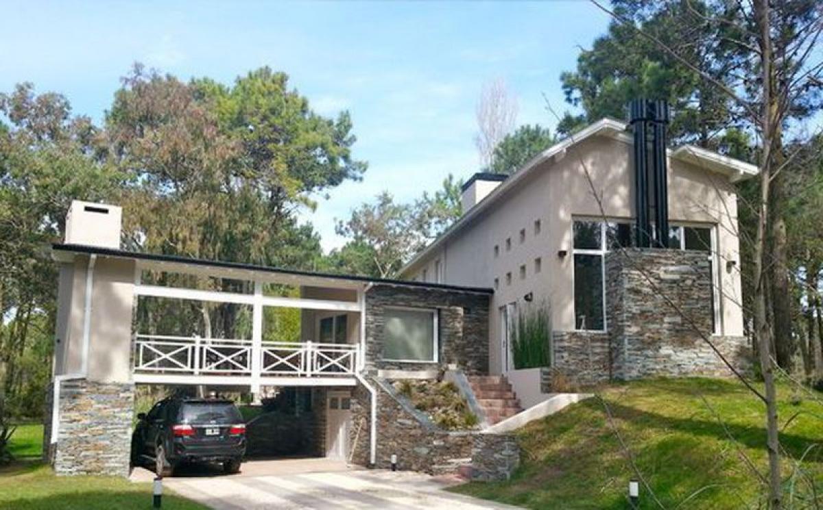 4 bedrooms House in Mar del Plata, Argentina No. 93907