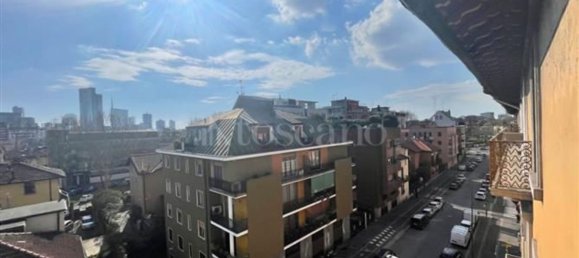 5 rooms Apartment in Milan, Italy No. 240573 2