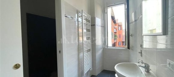 5 rooms Apartment in Milan, Italy No. 240573 13