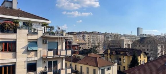 5 rooms Apartment in Milan, Italy No. 240573 3
