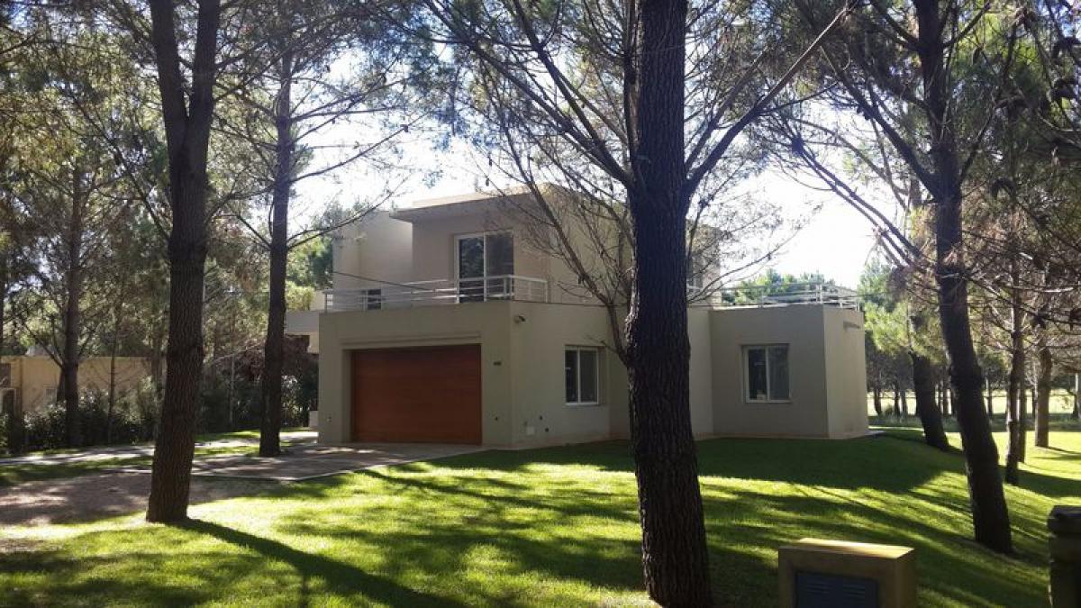 4 bedrooms House in Mar del Plata, Argentina No. 93821