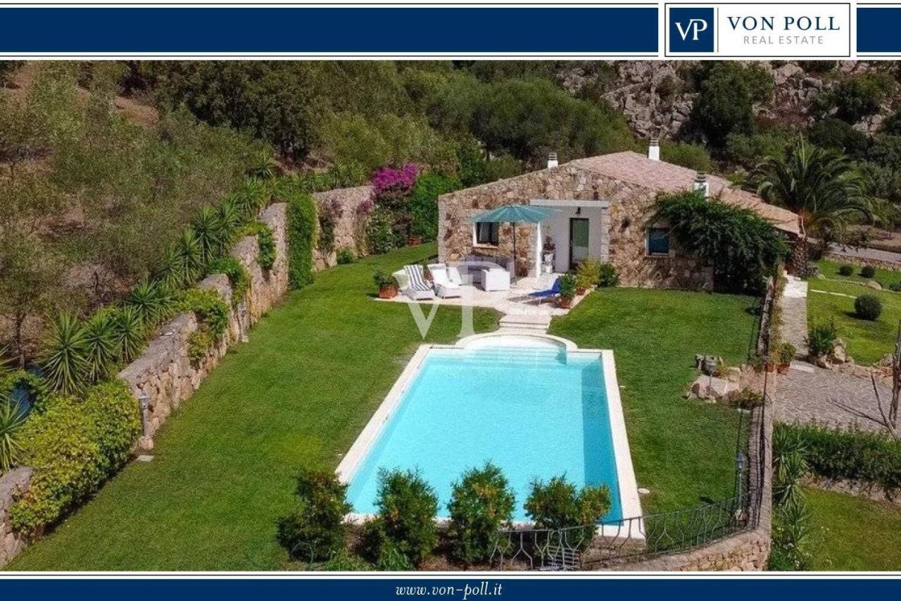 Villa de 6 habitaciónes en Luogosanto, Italy No. 34132