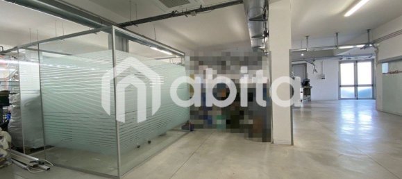 Склад 1700м² в Лоро Чуффенна, Италия № 278770 8