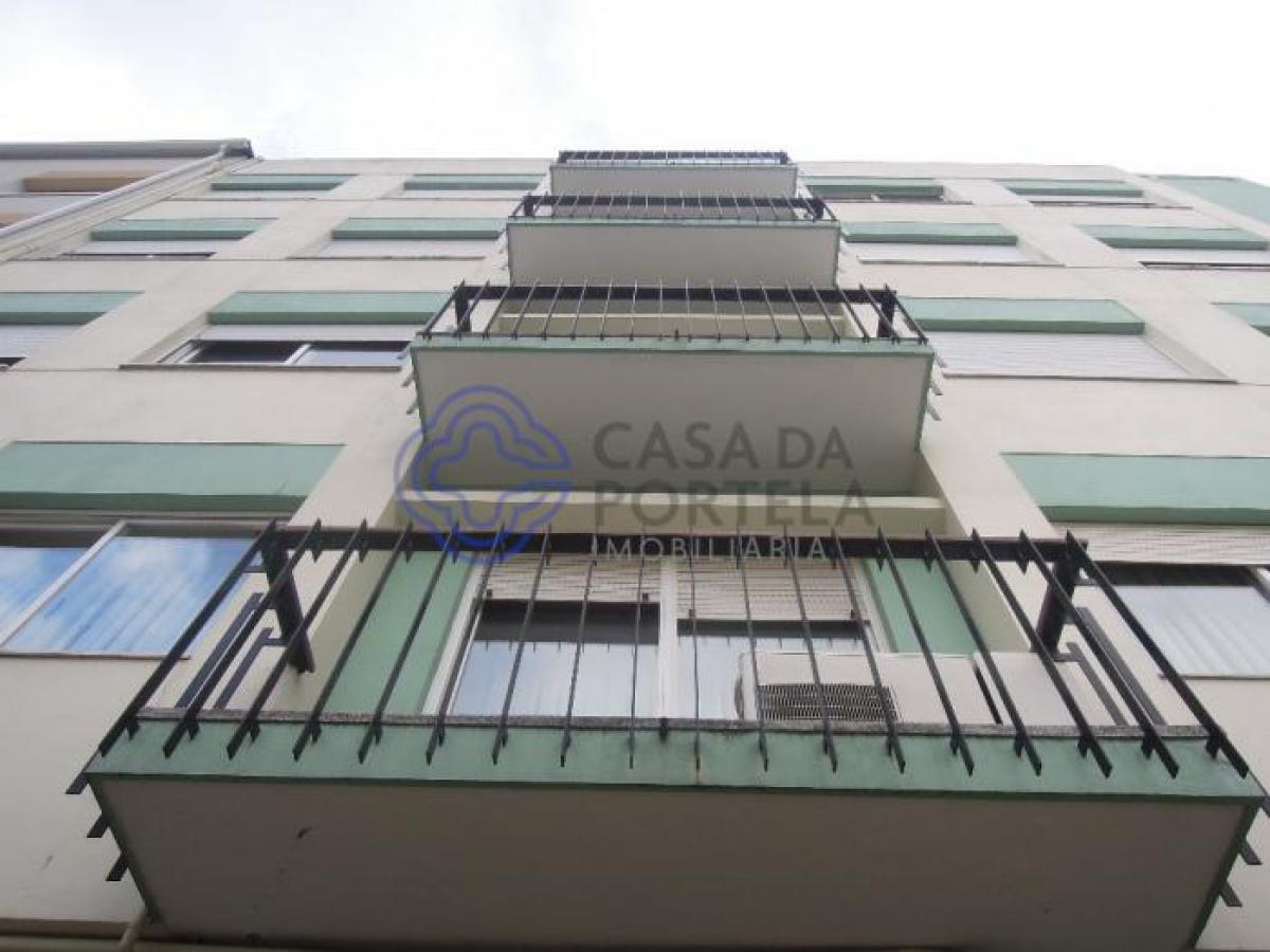 Квартира с 3 спальнями в Порту, Португалия № 2604