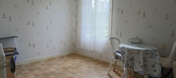 Villa de 3 dormitorios en Poissy, France No. 165043 4