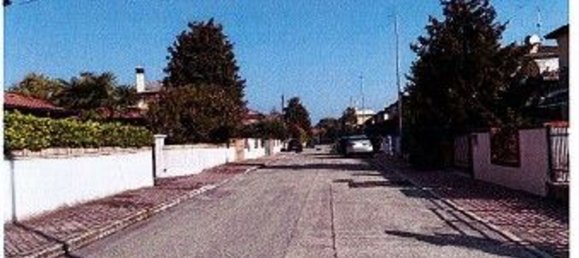 5 rooms Apartment in Piombino Dese, Italy No. 11260 4