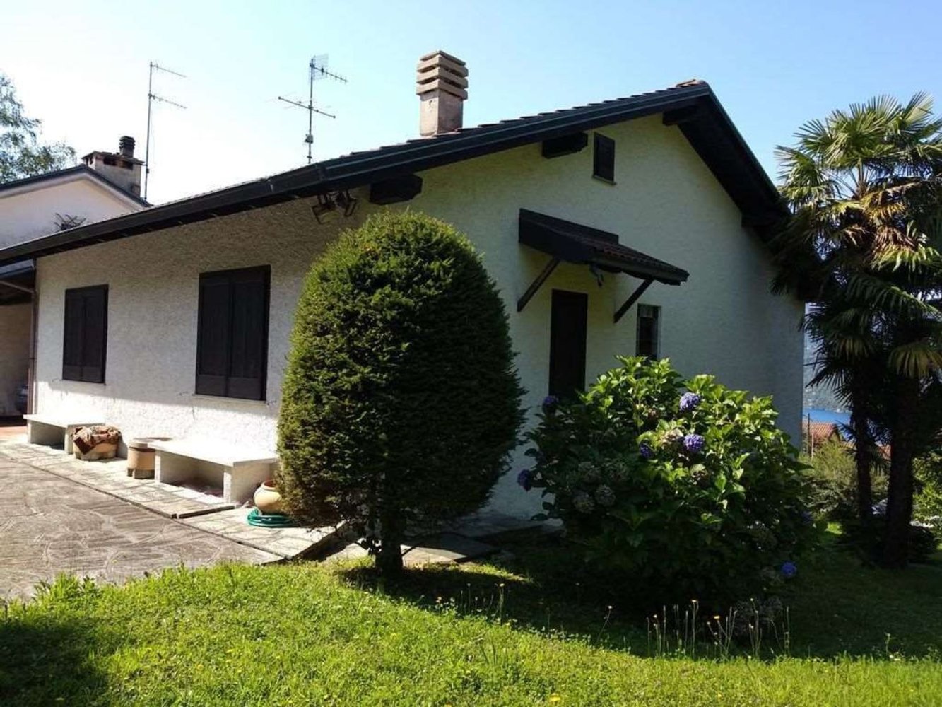 Villa de 8 habitaciónes en Pettenasco, Italy No. 143747