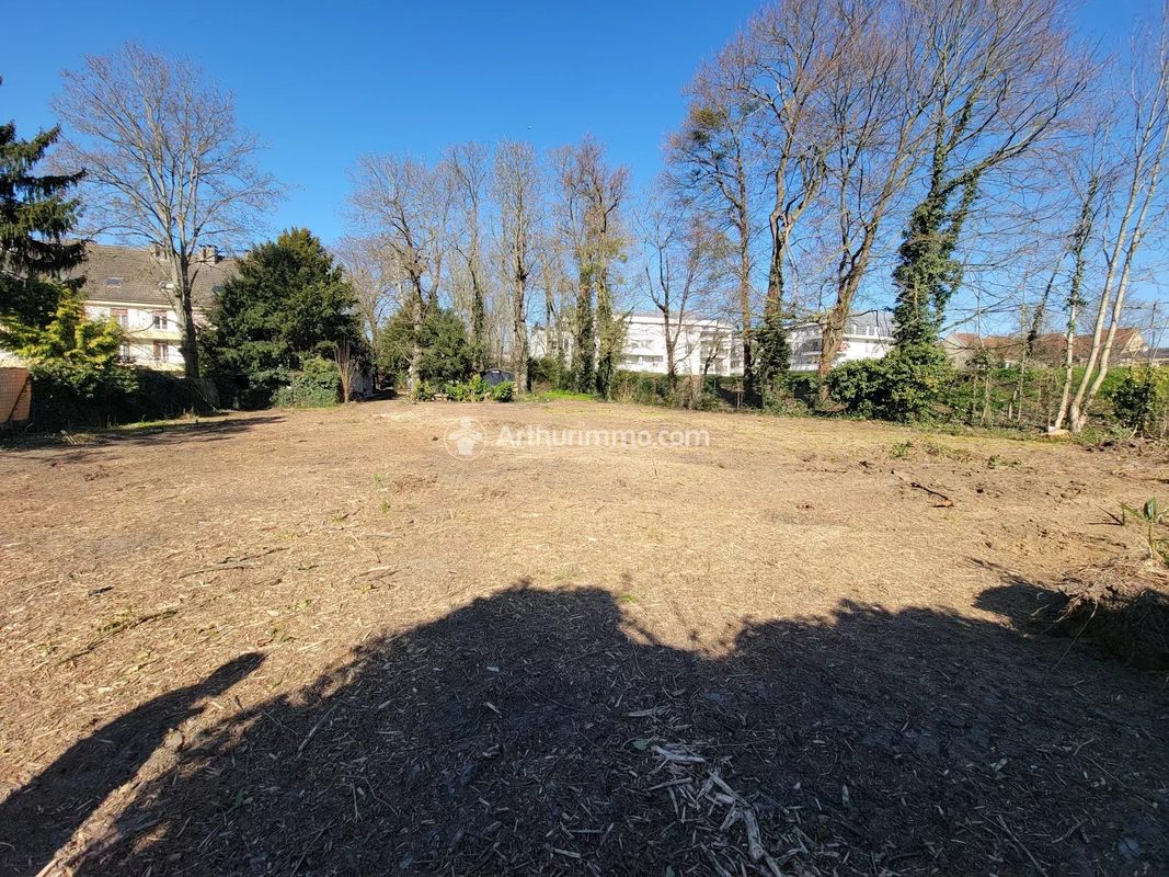 Terreno en Sarcelles, France 1800 m² No. 121606