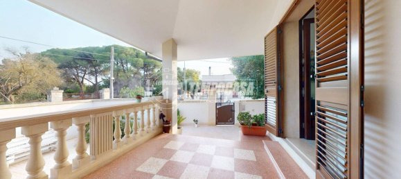 3 bedrooms House in Lizzanello, Italy No. 331813 4