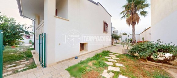 3 bedrooms House in Lizzanello, Italy No. 331813 2