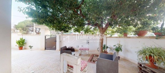 3 bedrooms House in Lizzanello, Italy No. 331813 32