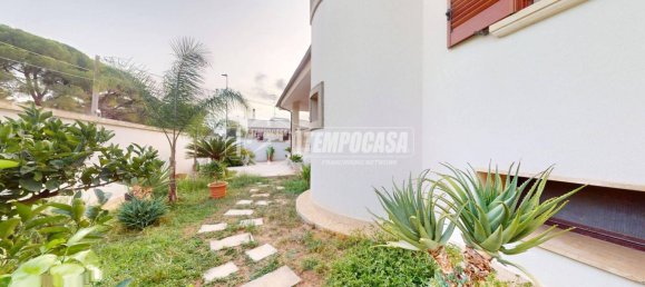 3 bedrooms House in Lizzanello, Italy No. 331813 30