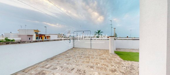 3 bedrooms House in Lizzanello, Italy No. 331813 28