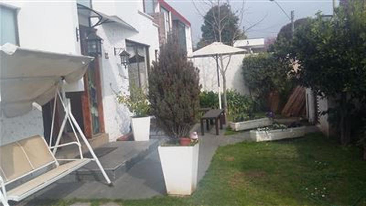 3 bedrooms House in Santiago, Chile No. 2269