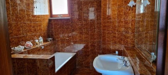 4 bedrooms Apartment in San Nicola la Strada, Italy No. 381602 7