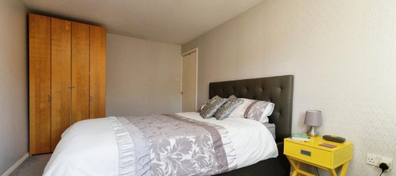 3 bedrooms House in Kenley, United Kingdom No. 8033 9