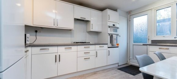 3 bedrooms House in Kenley, United Kingdom No. 8033 2