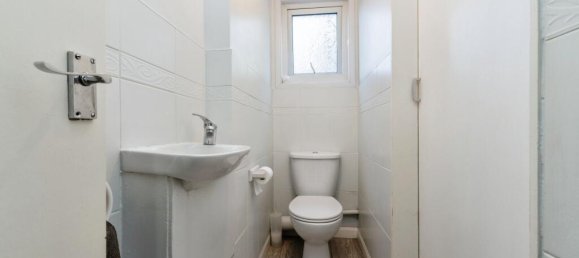 3 bedrooms House in Kenley, United Kingdom No. 8033 3