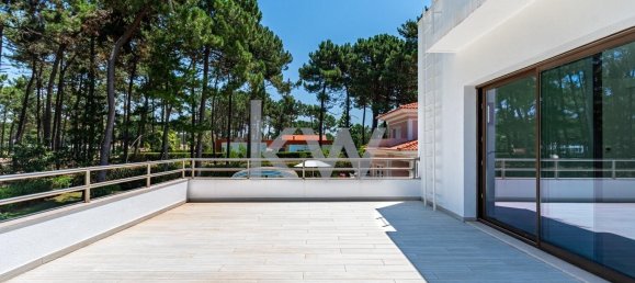 4 bedrooms Villa in Almada, Portugal No. 146150 3